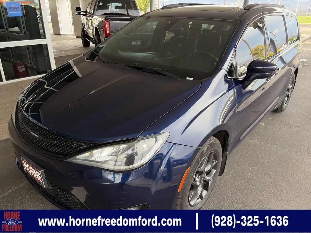 2018 Chrysler Pacifica Touring L Plus — photo 1 of 13