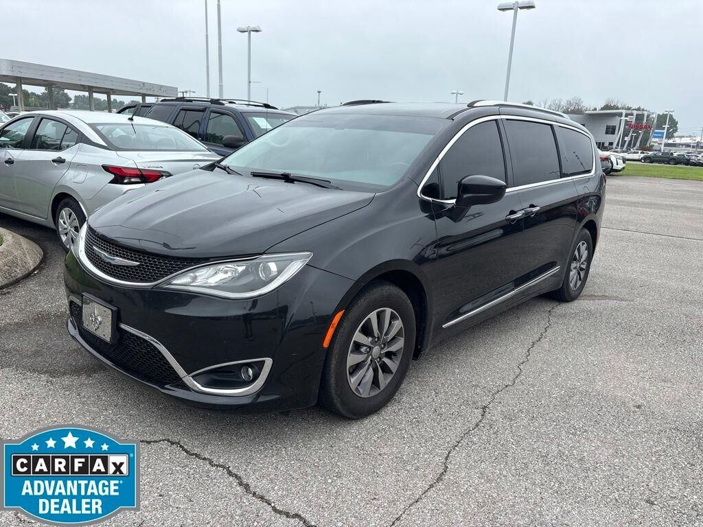 2020 Chrysler Pacifica Touring L Plus — photo 1 of 14