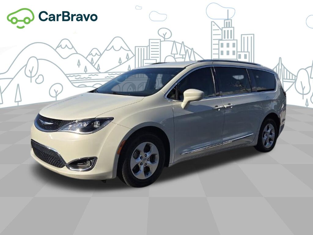 2017 Chrysler Pacifica Touring-L Plus — photo 1 of 6