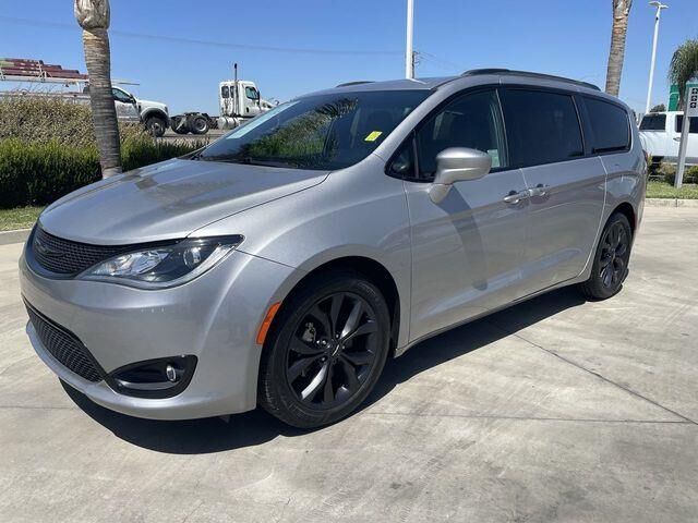 2018 Chrysler Pacifica Touring L Plus — photo 1 of 26