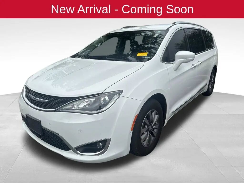 2019 Chrysler Pacifica Touring L Plus — photo 1 of 5