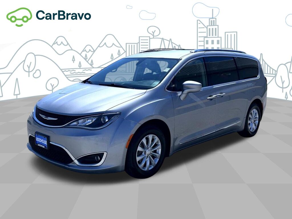 2018 Chrysler Pacifica Touring L Plus — photo 1 of 6