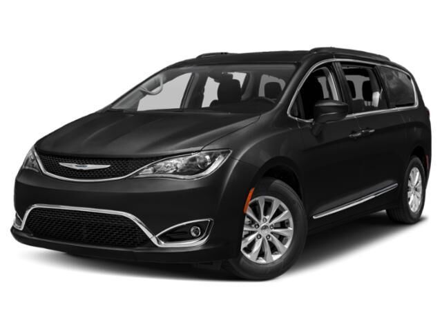 2018 Chrysler Pacifica Touring L Plus — photo 1 of 13