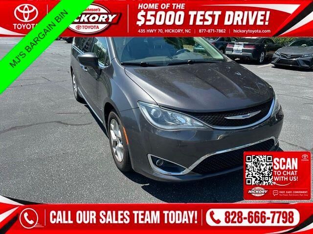 2019 Chrysler Pacifica Touring L Plus — photo 1 of 8
