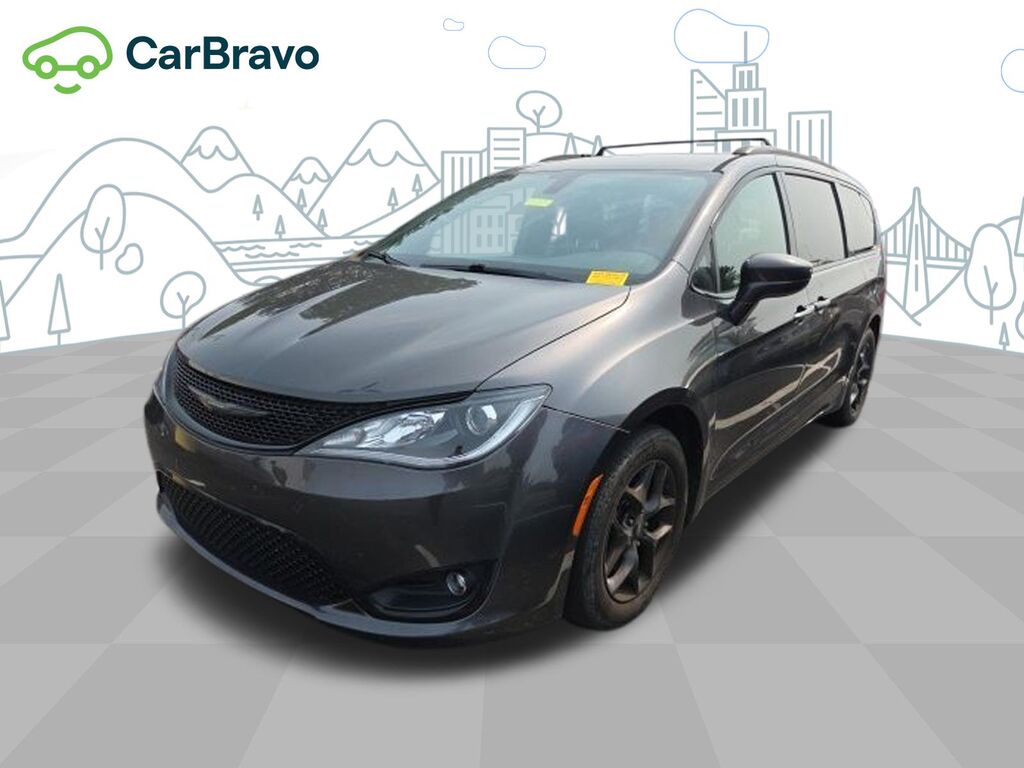 2018 Chrysler Pacifica Touring L Plus — photo 1 of 5