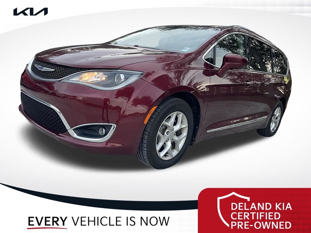 2019 Chrysler Pacifica Touring L Plus — photo 1 of 10