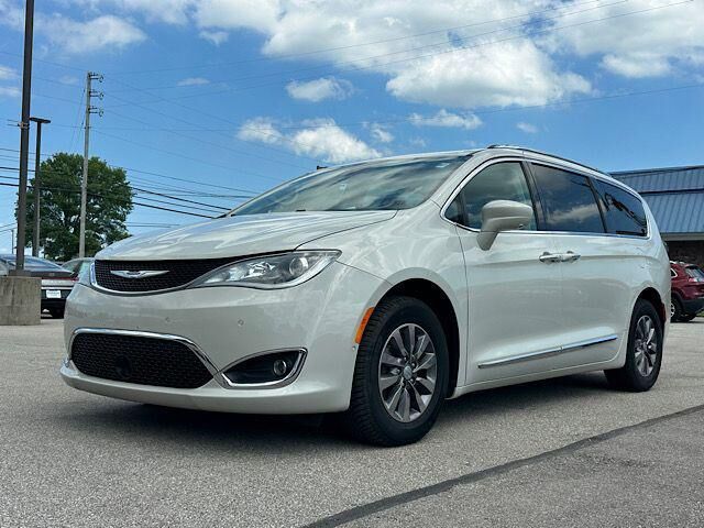 2019 Chrysler Pacifica Touring L Plus — photo 1 of 26