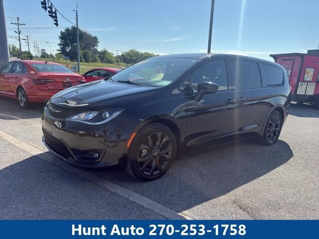2020 Chrysler Pacifica Touring