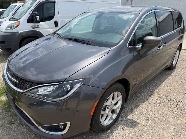 2018 Chrysler Pacifica Touring Plus — photo 1 of 4