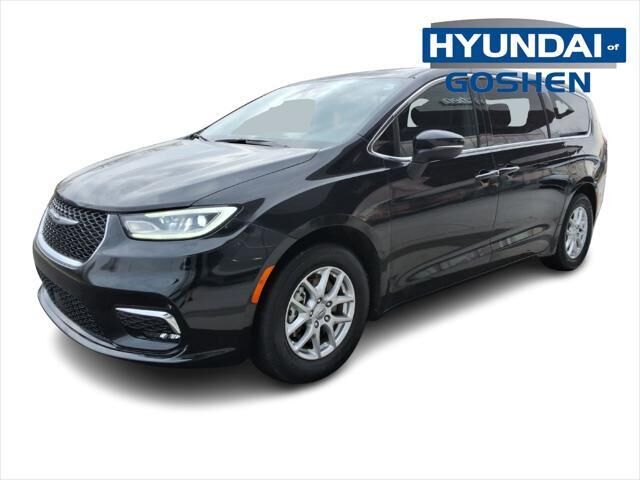 2023 Chrysler Pacifica Touring