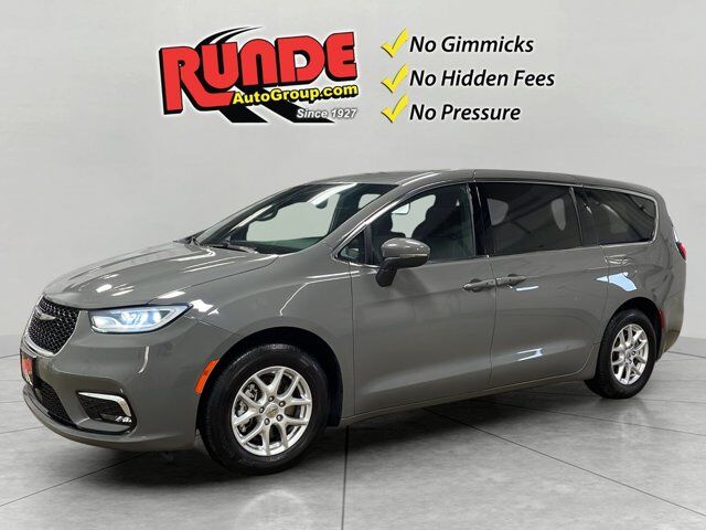 2023 Chrysler Pacifica Touring