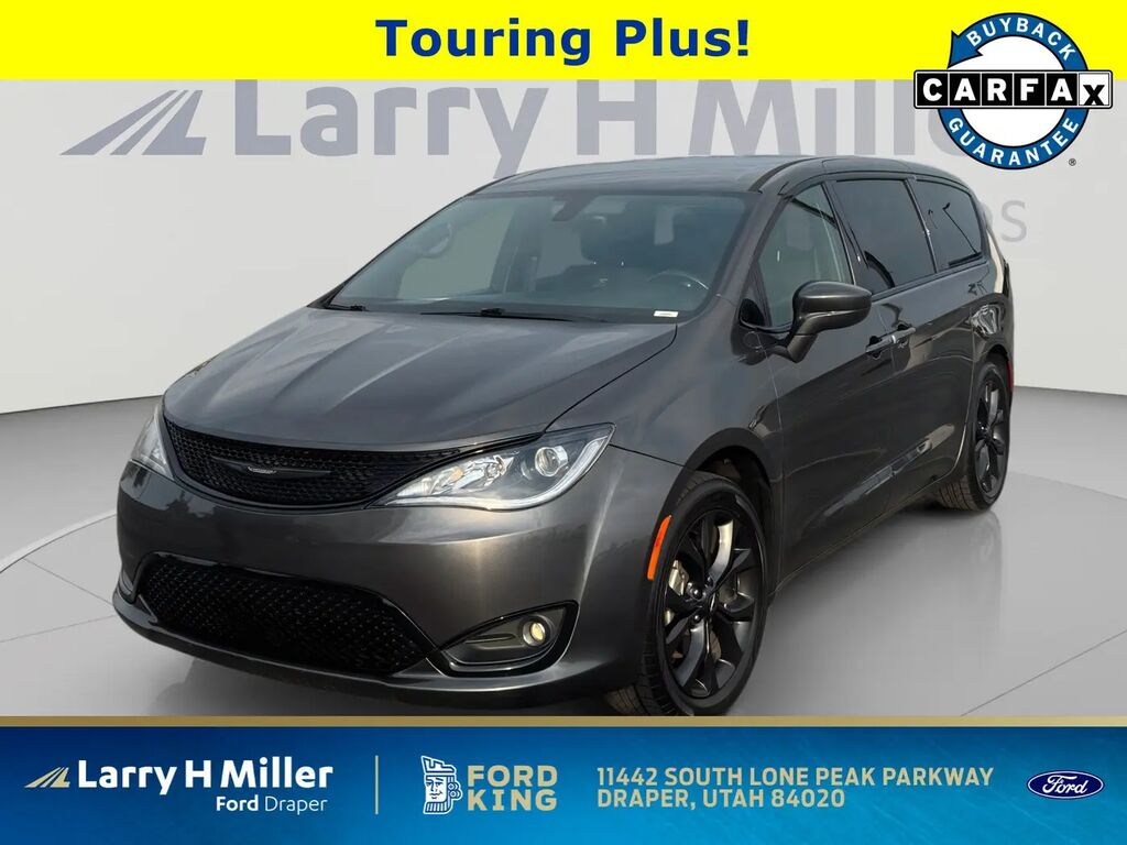 2019 Chrysler Pacifica Touring Plus — photo 1 of 26
