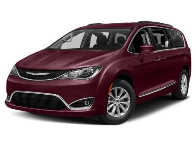 2018 Chrysler Pacifica Touring Plus — photo 1 of 13