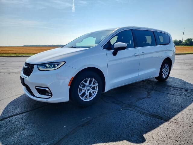 2023 Chrysler Pacifica Touring