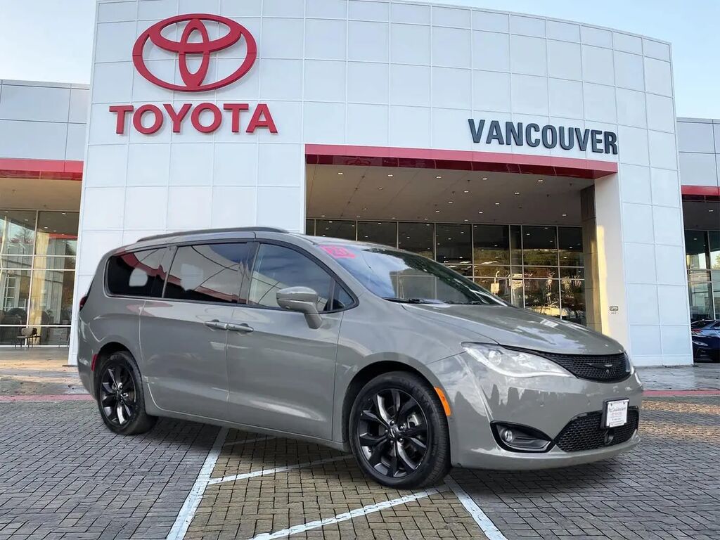 2020 Chrysler Pacifica Limited — photo 1 of 13