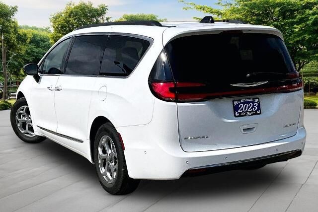 2023 Chrysler Pacifica Limited — photo 1 of 24