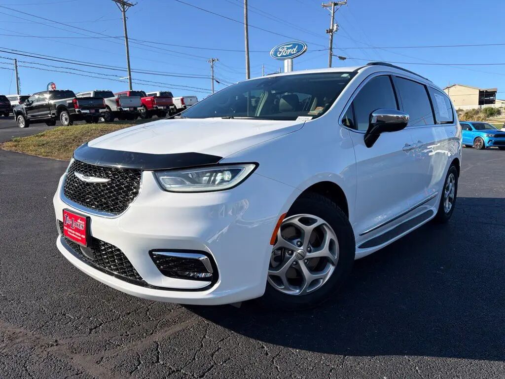 2023 Chrysler Pacifica Limited — photo 1 of 13
