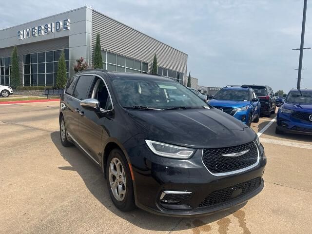2023 Chrysler Pacifica Limited — photo 1 of 50