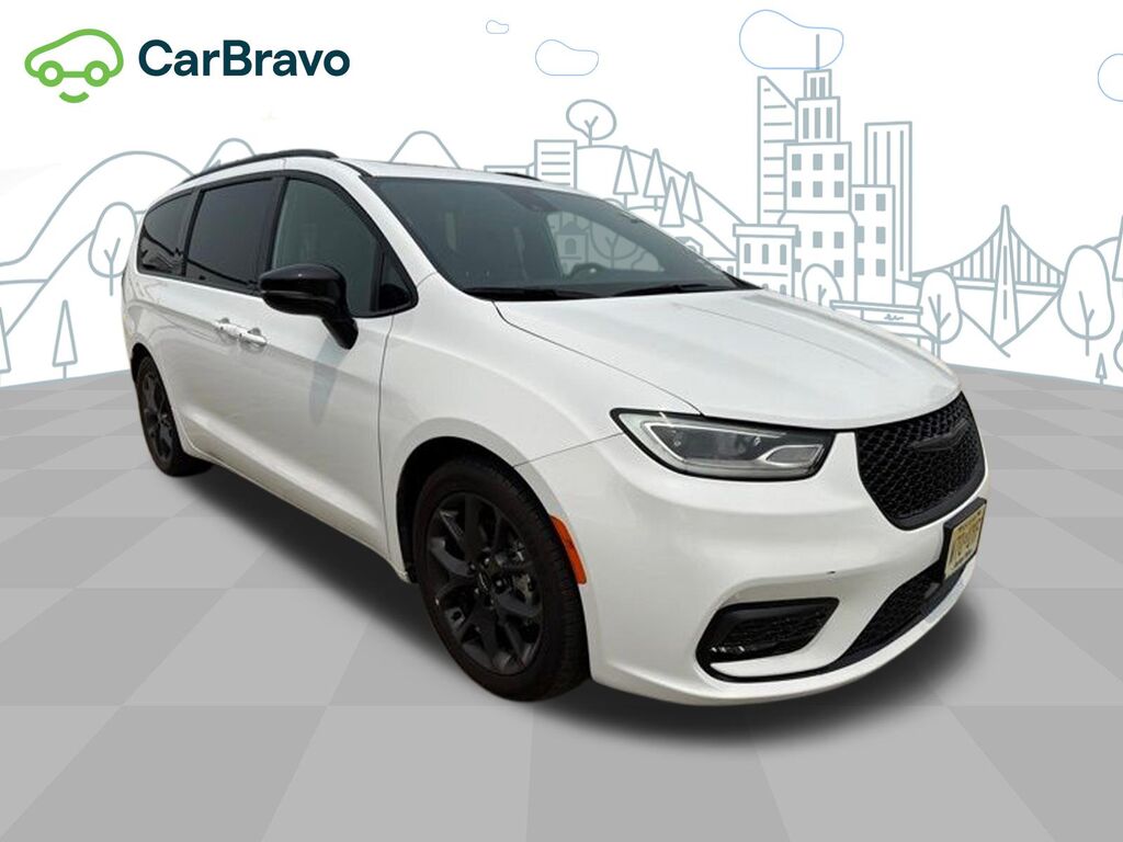 2025 Chrysler Pacifica Limited — photo 1 of 6