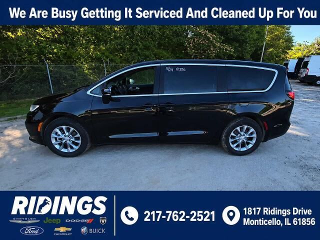 2026 Chrysler Pacifica Limited — photo 1 of 26