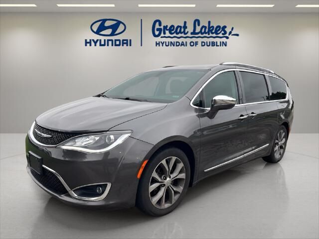 2017 Chrysler Pacifica Limited — photo 1 of 13