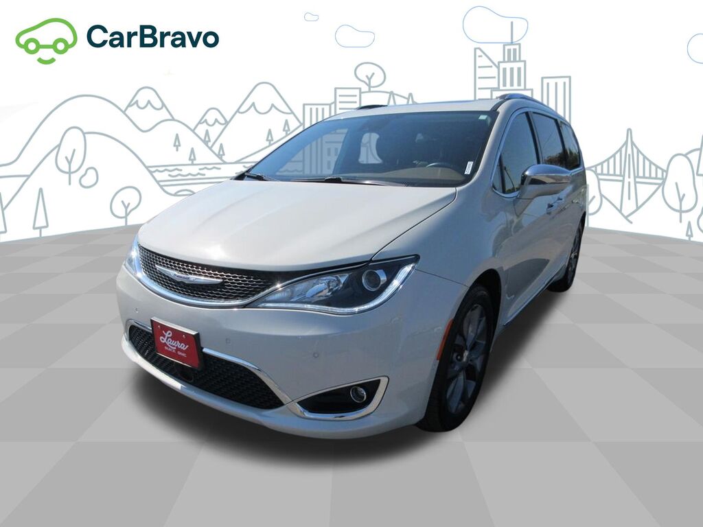 2019 Chrysler Pacifica Limited — photo 1 of 6