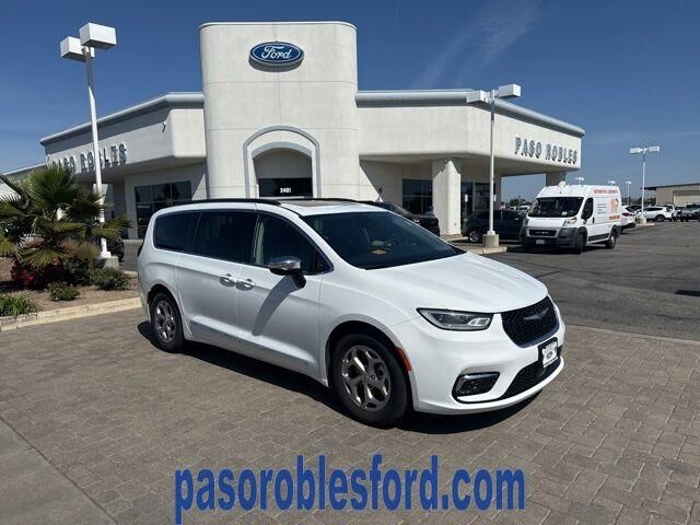 2023 Chrysler Pacifica Limited — photo 1 of 10
