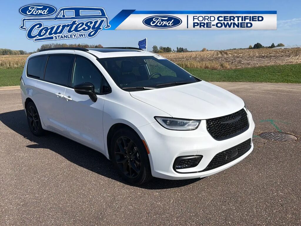 2025 Chrysler Pacifica Limited — photo 1 of 13