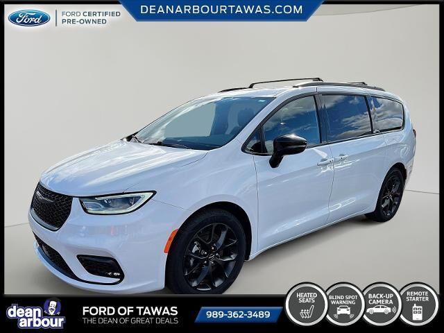 2025 Chrysler Pacifica Limited — photo 1 of 13