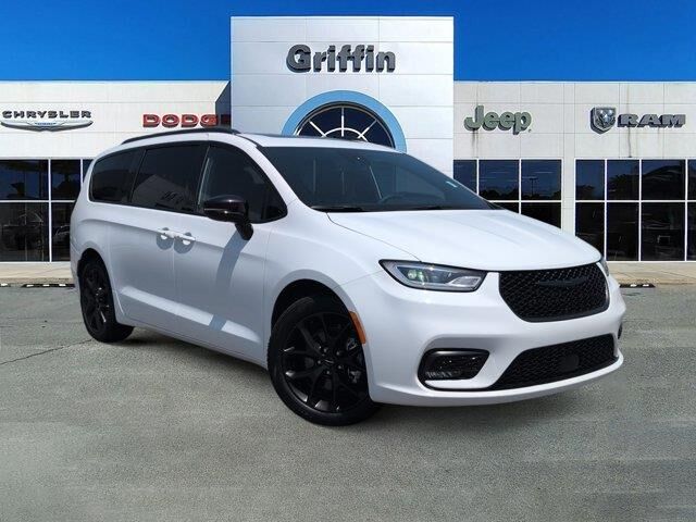 2025 Chrysler Pacifica Limited — photo 1 of 26