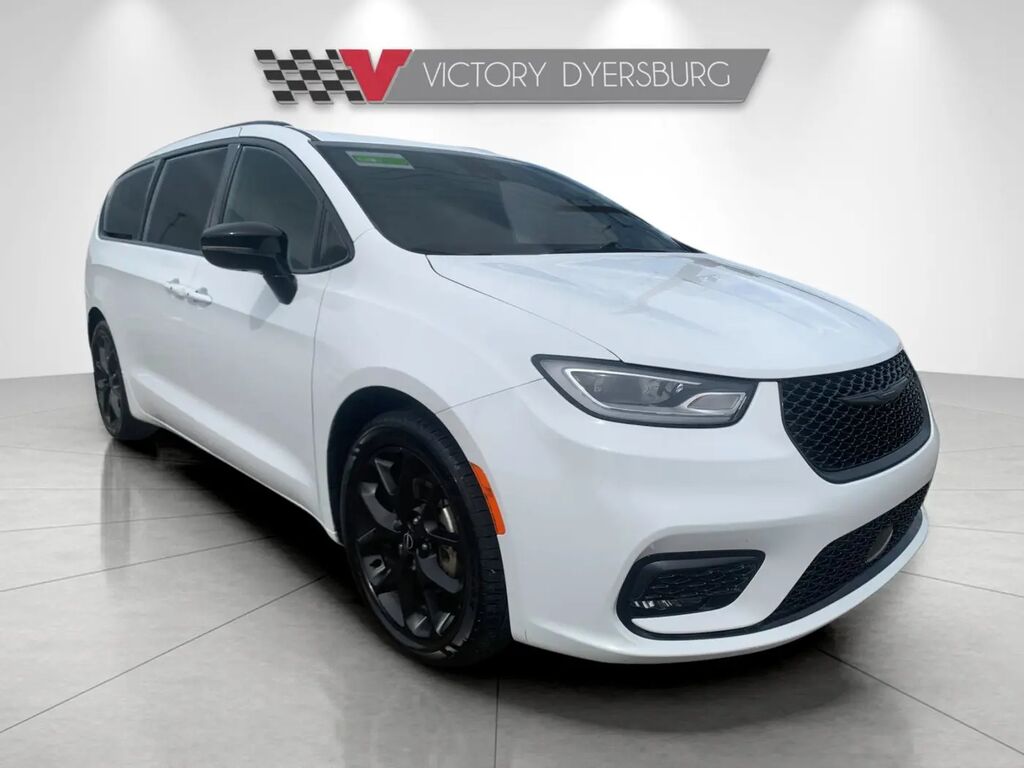 2025 Chrysler Pacifica Limited — photo 1 of 12