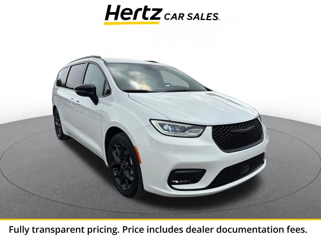 2025 Chrysler Pacifica Limited — photo 1 of 13
