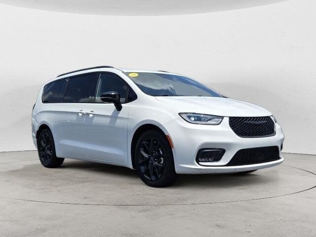 2025 Chrysler Pacifica Limited — photo 1 of 1