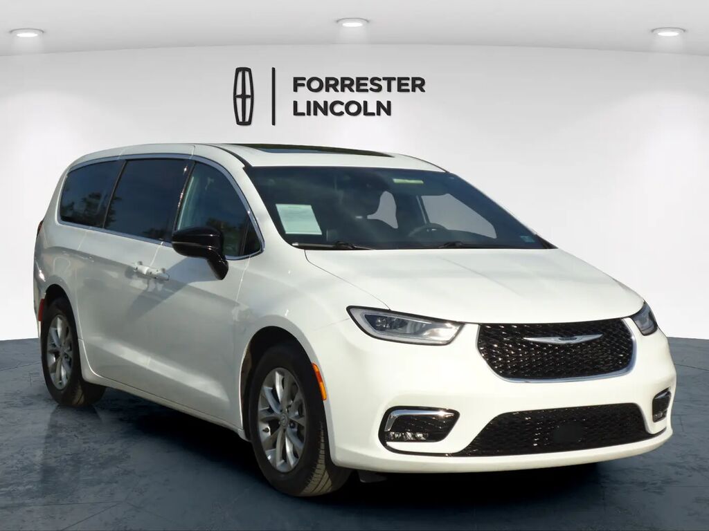 2026 Chrysler Pacifica Limited — photo 1 of 13