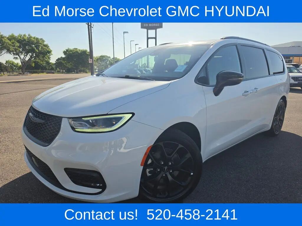 2025 Chrysler Pacifica Limited — photo 1 of 13