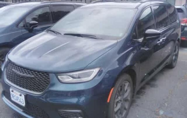 2025 Chrysler Pacifica Limited — photo 1 of 39