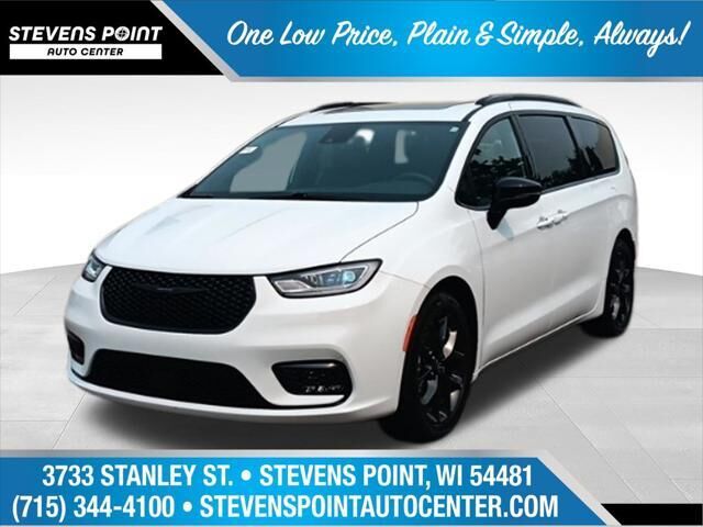 2025 Chrysler Pacifica Limited — photo 1 of 11