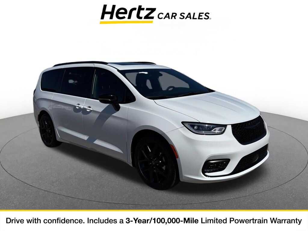 2025 Chrysler Pacifica Limited — photo 1 of 11