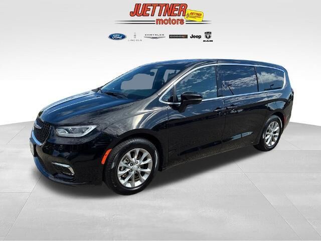 2026 Chrysler Pacifica Limited — photo 1 of 26