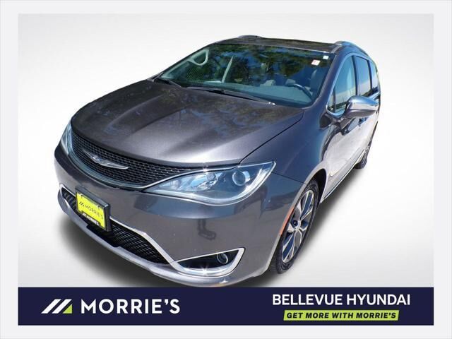 2017 Chrysler Pacifica Limited — photo 1 of 13