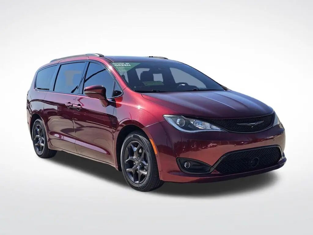 2019 Chrysler Pacifica Limited — photo 1 of 6