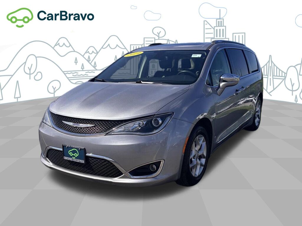 2019 Chrysler Pacifica Limited — photo 1 of 4