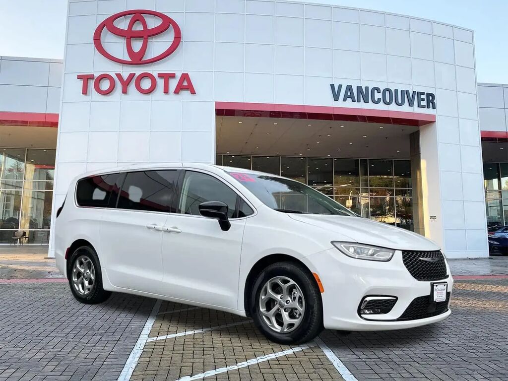 2024 Chrysler Pacifica Limited — photo 1 of 13