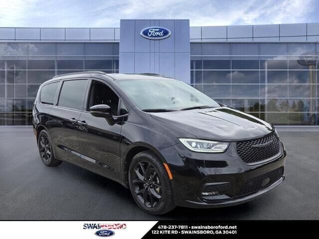 2024 Chrysler Pacifica Limited — photo 1 of 12