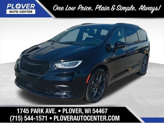 2025 Chrysler Pacifica Limited — photo 1 of 12