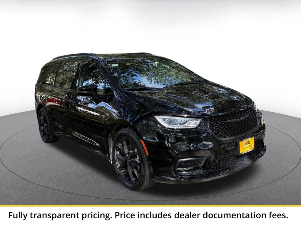 2025 Chrysler Pacifica Limited — photo 1 of 2