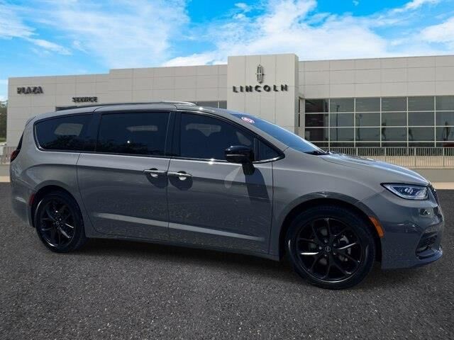 2025 Chrysler Pacifica Limited — photo 1 of 13