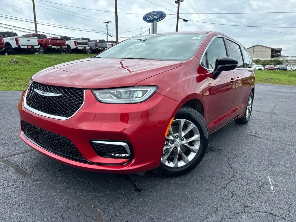 2026 Chrysler Pacifica Limited — photo 1 of 13