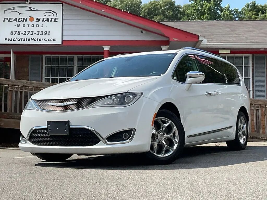2018 Chrysler Pacifica Limited — photo 1 of 13