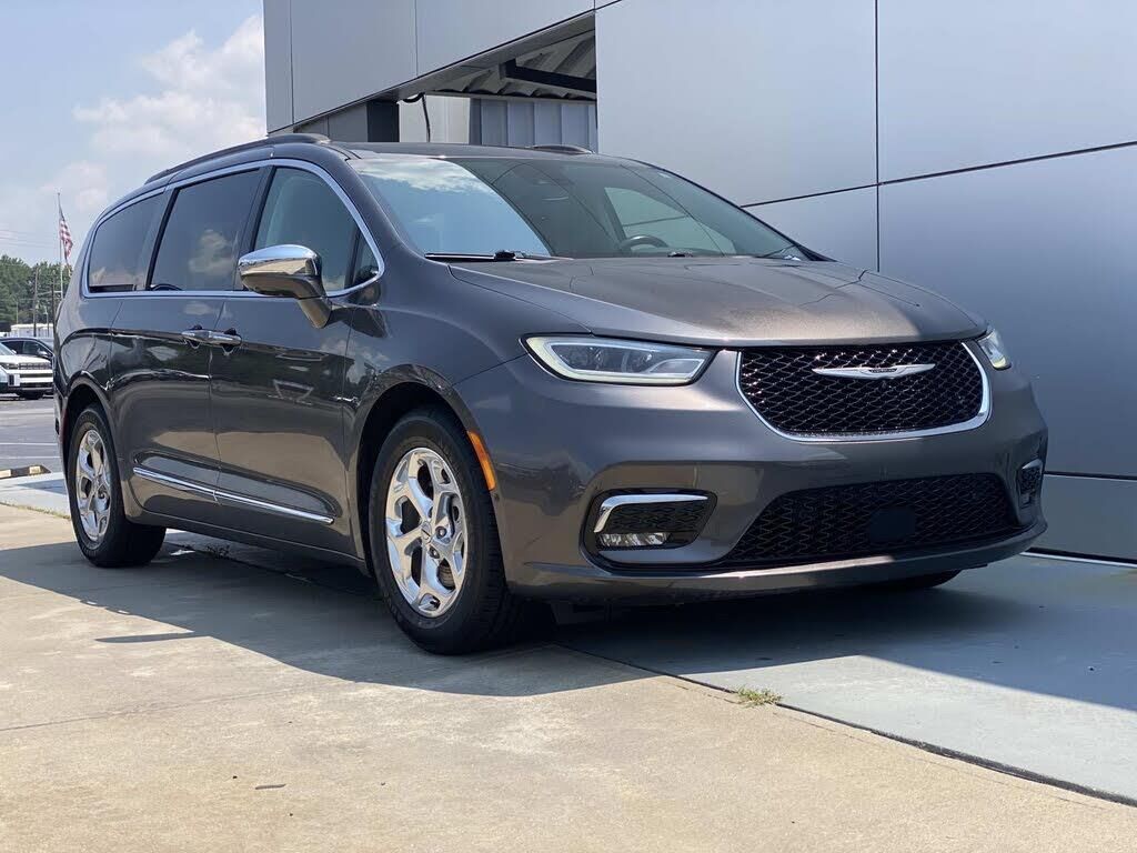 2022 Chrysler Pacifica Limited — photo 1 of 1